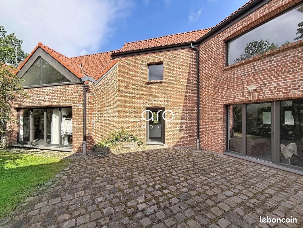 Maison 6 pièces 233 m² · à Willems · 233 m² · 3 000 €/mois