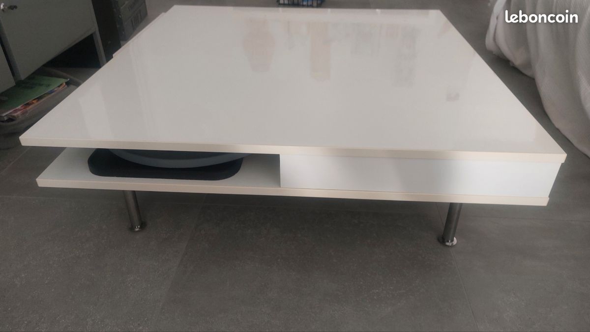Table ikea (image 1)