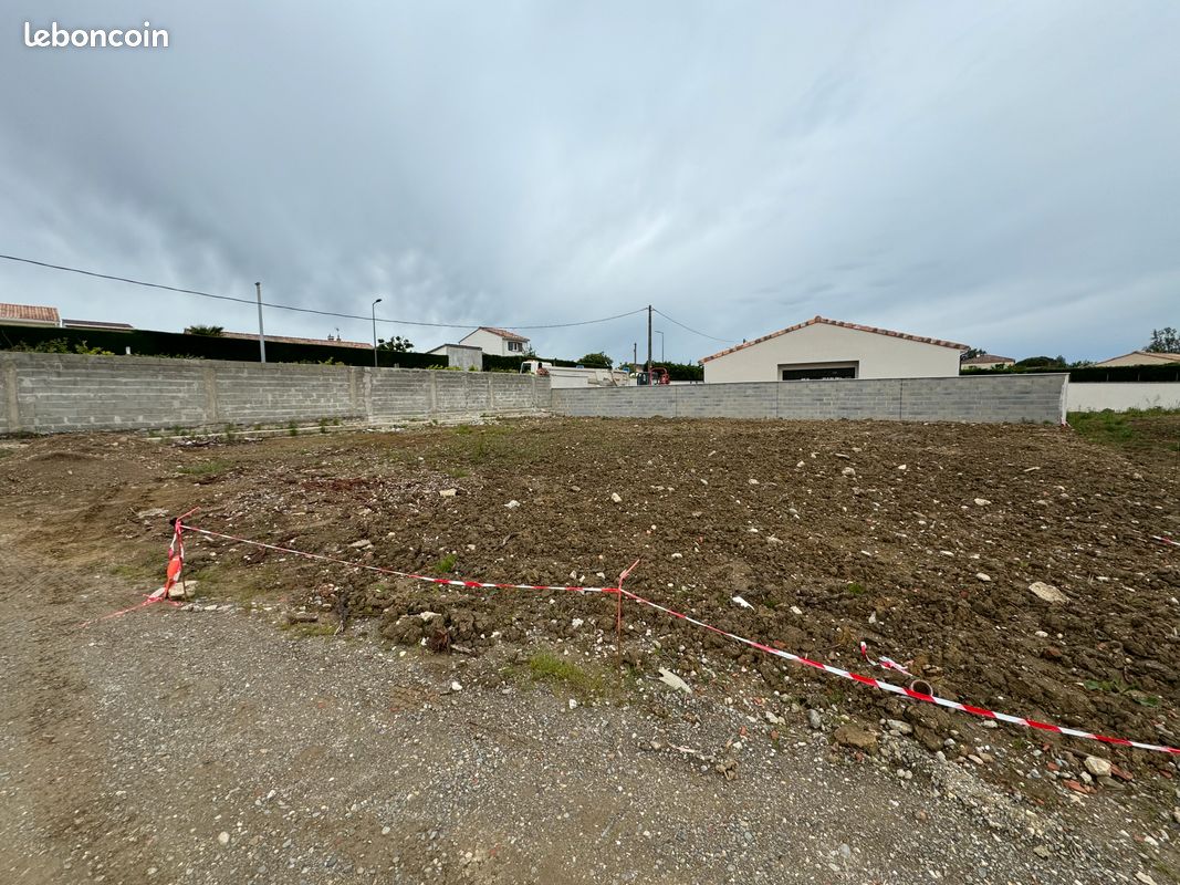 Terrain à bâtir à Pechbonnieu de 586m² (frais de notaire réduit sur le terrain) · 139 000 €