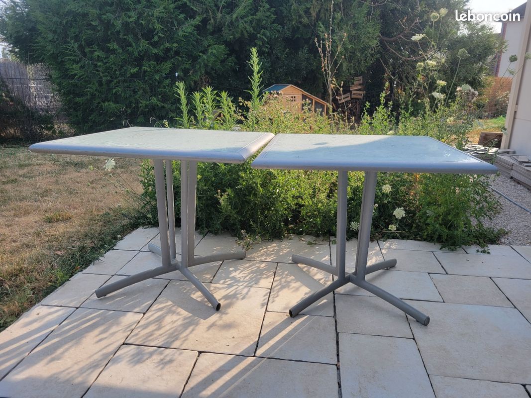 Table d'extérieur métal et plateau verre (image 1)