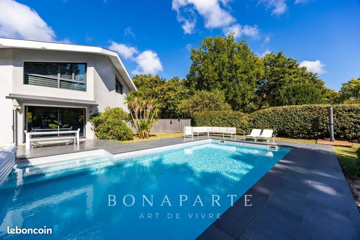 Maison 11 pièces 322 m² · à Vendays-Montalivet · 322 m² · 980 000 €