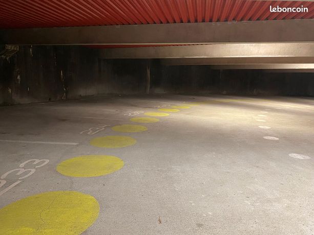 Parking/box 10 pièces 15 m²