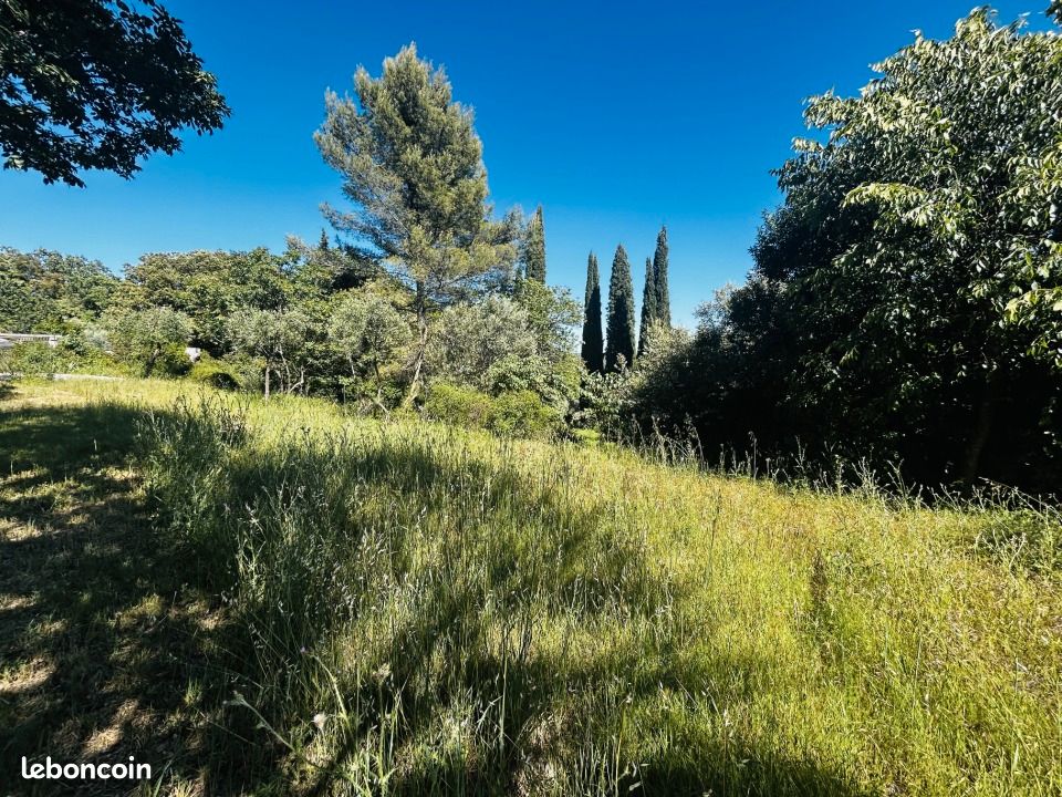 Terrain 550 m² · à Draguignan · 120 000 €