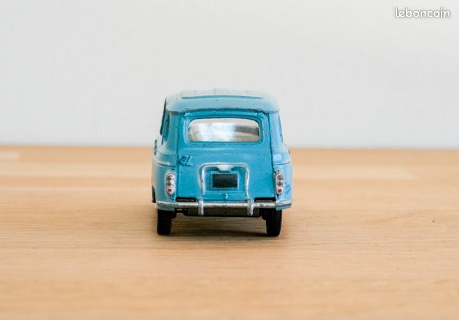 Dinky toys Renault 4L 518 Marron Très Bon État pour collectionneur