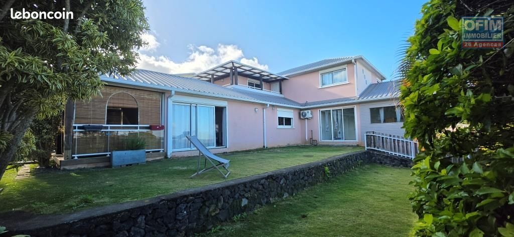 Maison 8 pièces 193 m² · à Le Tampon · 193 m² · 2 500 €