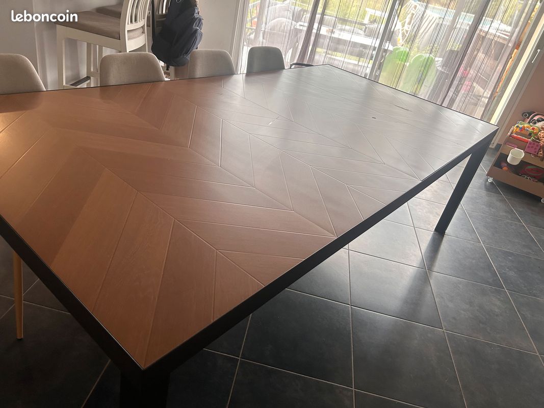 Table extérieure (image 2)