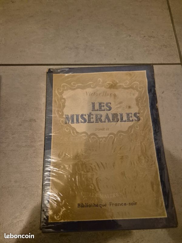 Lot de 3 livres Les Misérables Tome I, II et III (image 3)