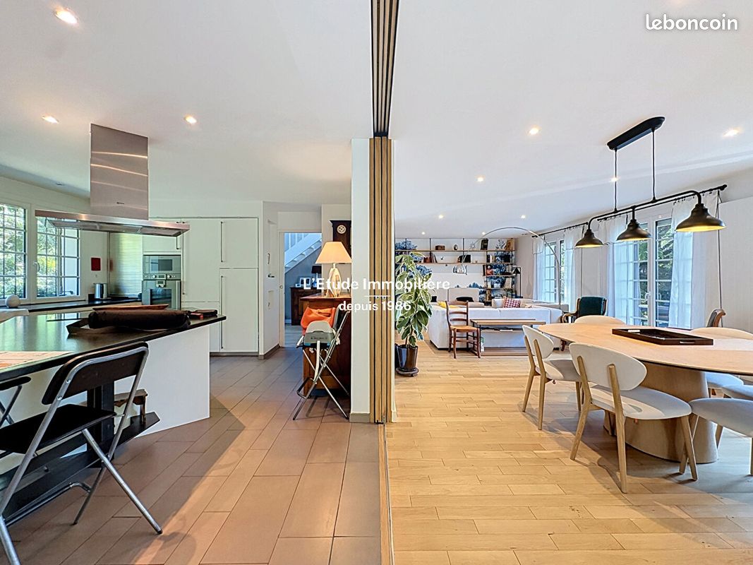 Maison 8 pièces 256 m² · à Caluire-Et-Cuire · 256 m² · 1 240 000 €