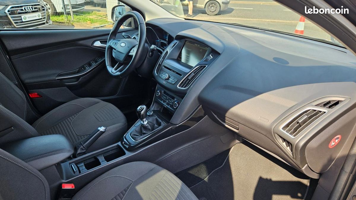 Ford Focus 1.0 EcoBoost 125 S&S Titanium (image 16)