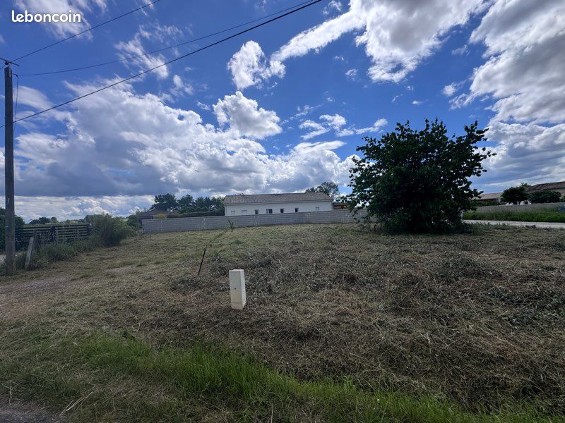 Terrain constructible 687 m² — Au cœur du vignoble de Saint-Émilion · 113 000 €