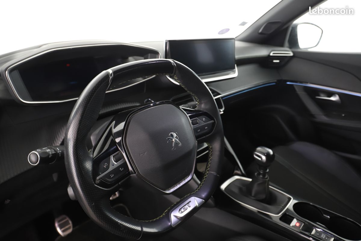 Peugeot 2008 1.2 PureTech GT Line 130 ch (image 6)