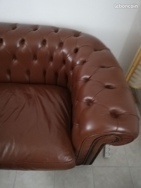 Salon anglais avec 2 fauteuils cuir (image 3)