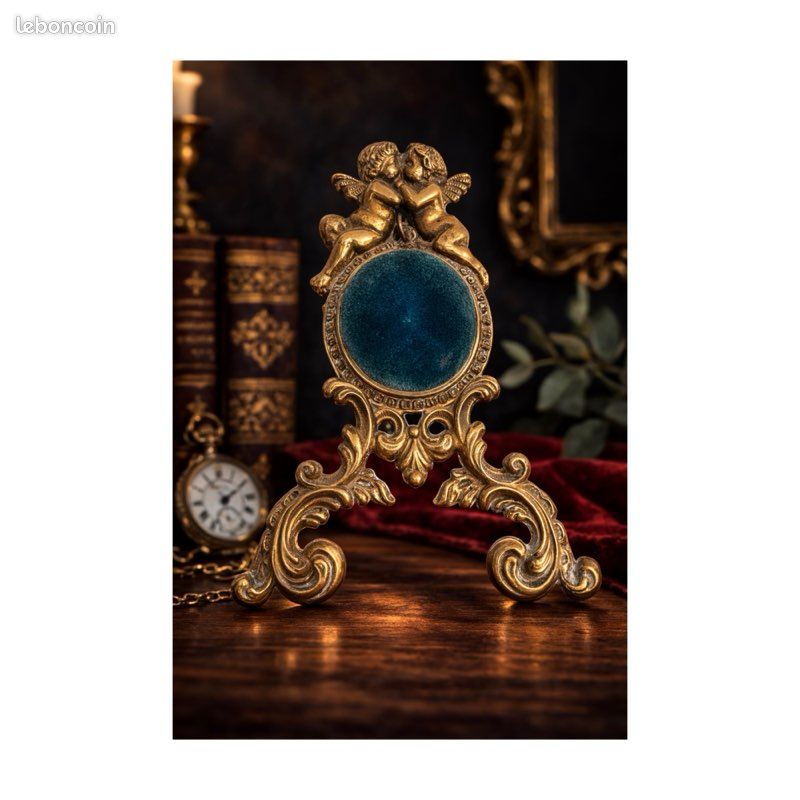 Porte-montre à Gousset Ancien En Laiton – Décor Ciselé Campagne, Probablement Entre 1885 Et 1910 – Occasion