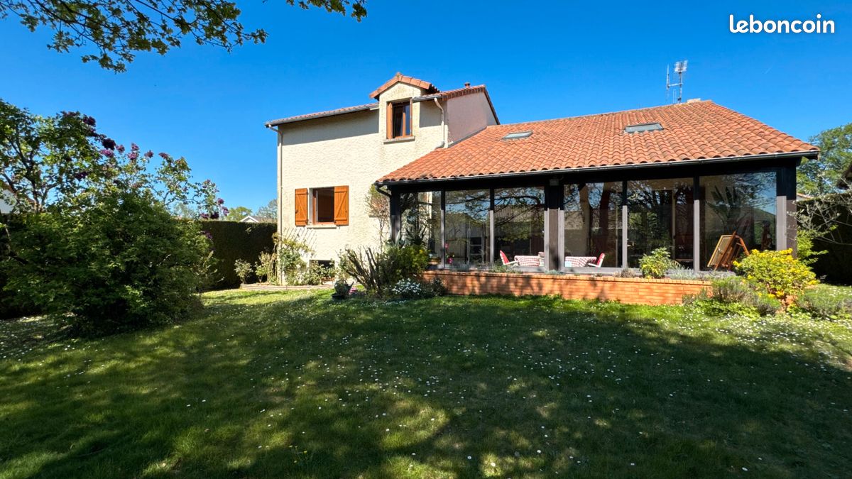 Maison 9 pièces 176 m² · à Fontaine-le-Comte · 176 m² · 382 000 €