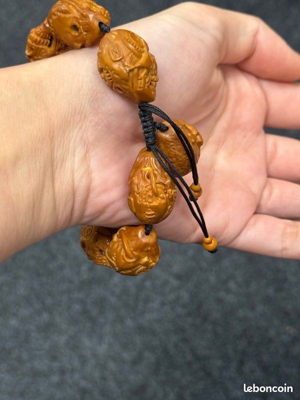 Bracelet sculpture en main (image 3)