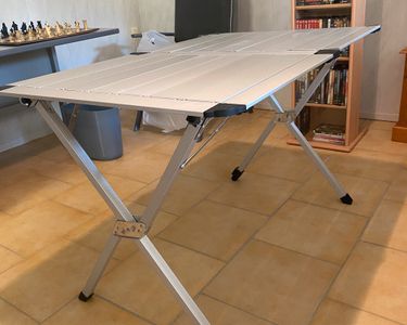 Table Pliante Pour Camping-Car - Charge Maximale 20 Kg - Montage Latéral Externe - Neuf