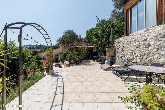 Maison 8 pièces 292 m² — 3