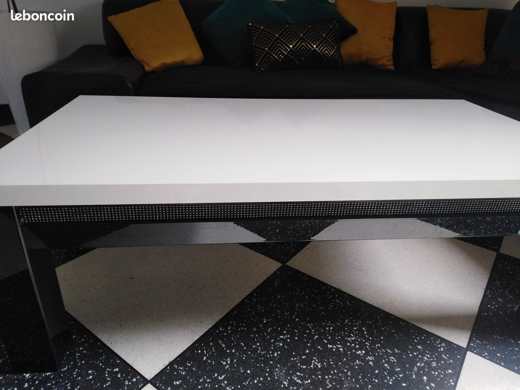 Vend meuble télé est table basse on bon état (image 3)