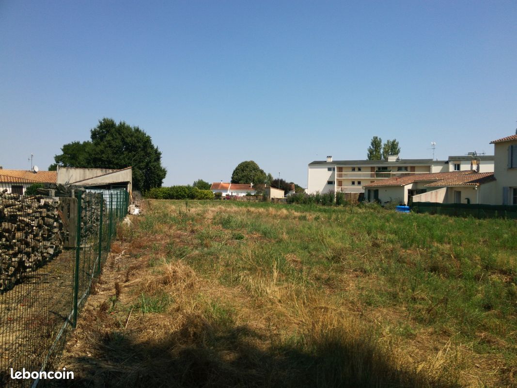 Terrain 3026 m² · à Saint-Genis-de-Saintonge · 65 600 €