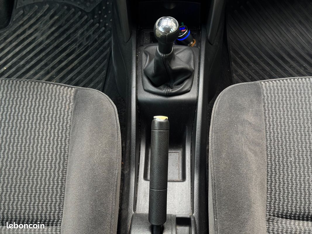 PEUGEOT 207 1.6 120ch Exécutive - 2ème Main / Courroie Accessoire OK (image 18)