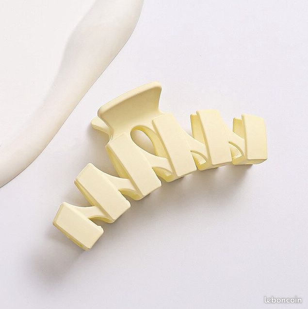 Picasso hair clip (image 1)