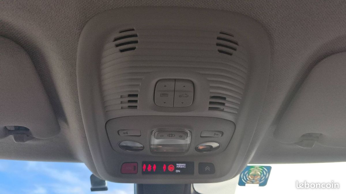 Citroën C3 Aircross 1.2 PureTech 110 EAT6 Shine (image 22)
