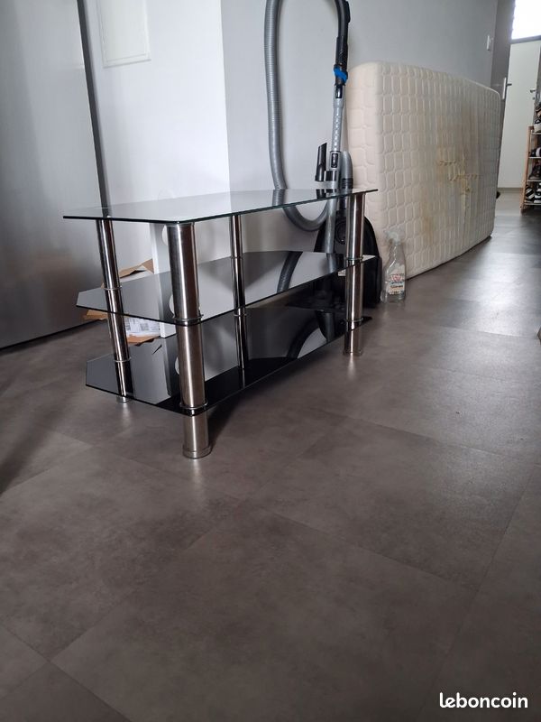 Meuble TV d'angle en Verre Noir et Chrome – Idéal petits espaces (image 3)