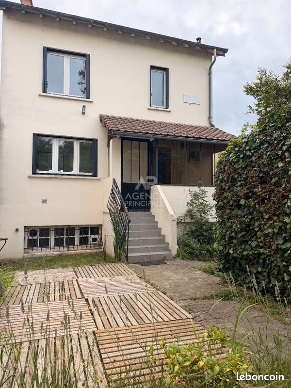 Maison 5 pièces 140 m² · à Saint-Germain-en-Laye · 140 m² · 2 950 €