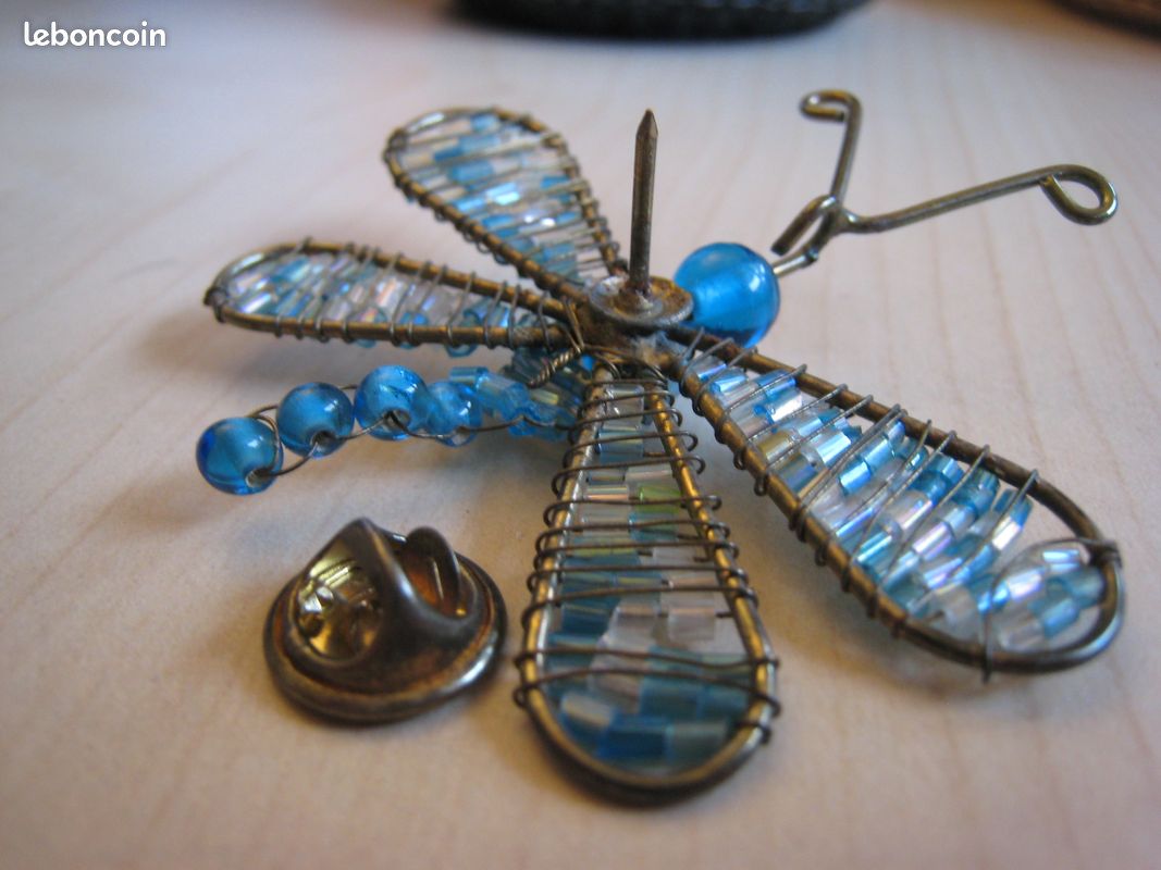 Broche Fantaisie Perles Bleues Et Or - Occasion En Très Bon état, Sans Marque