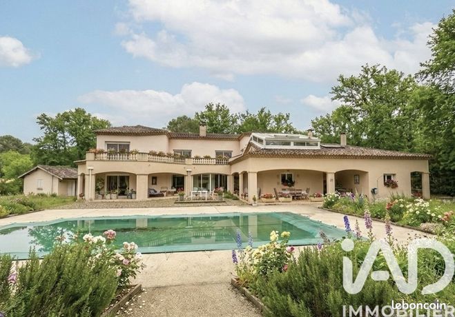 Propriété 8 pièces 370 m²