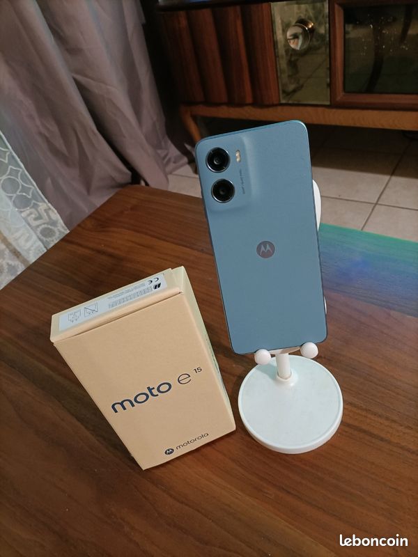 Téléphone Motorola e15 (image 2)