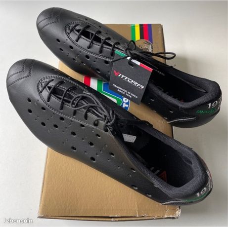 PAIRE DE CHAUSSURES CYCLO VITTORIA CLASSIC 1976 P.46 POUR CALES SPD NEUVE