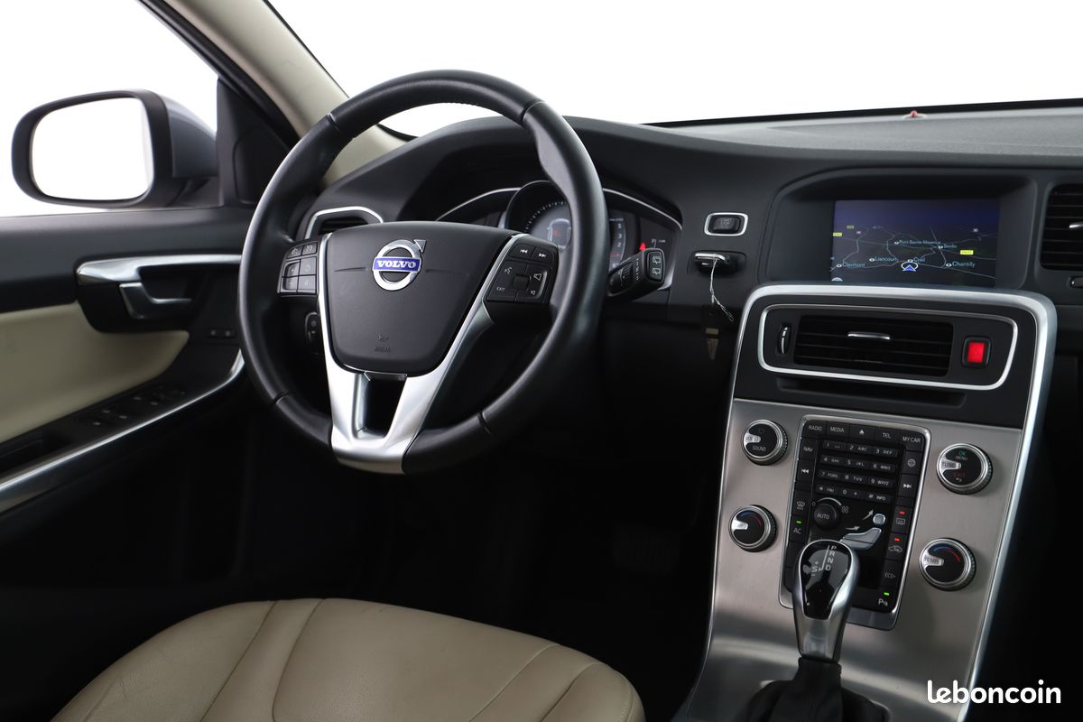 Volvo V60 2.0 D4 Momentum Geartronic 8 190 ch (image 7)