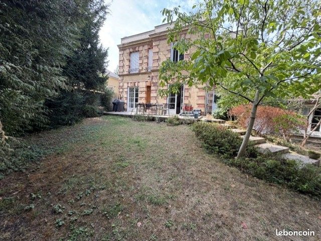 Maison 5 pièces 107 m² · à Saint-Germain-en-Laye · 107 m² · 3 320 €/mois