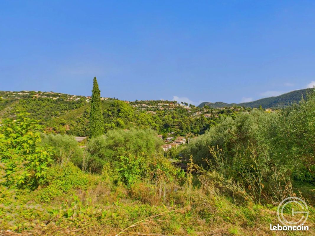 Terrain 1329 m² · à Saint-André-de-la-Roche · 1 329 m² · 295 000 €