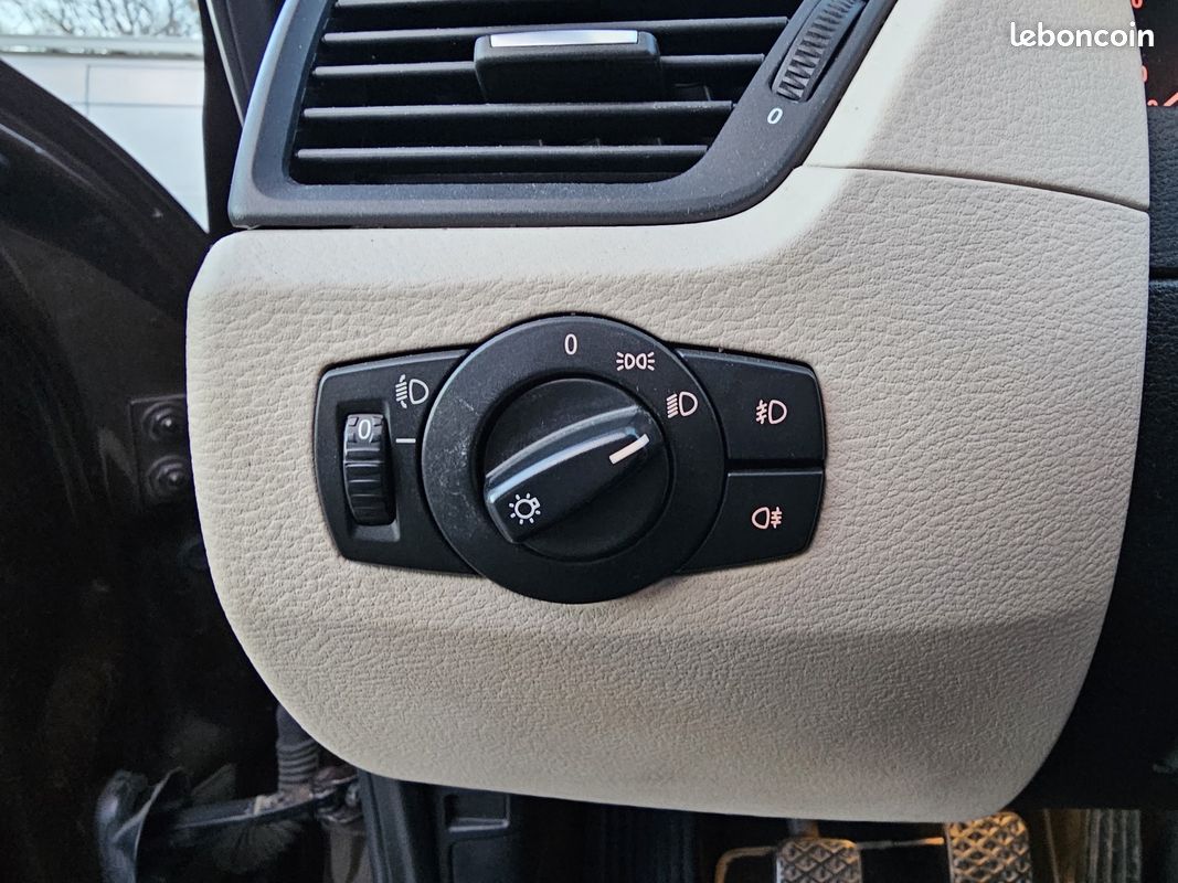 BMW X1 E84 sDrive 20d 177 ch Luxe - INTÉRIEUR CUIR ? SIÈGES CHAUFFANTS ? CARPLAY (image 19)
