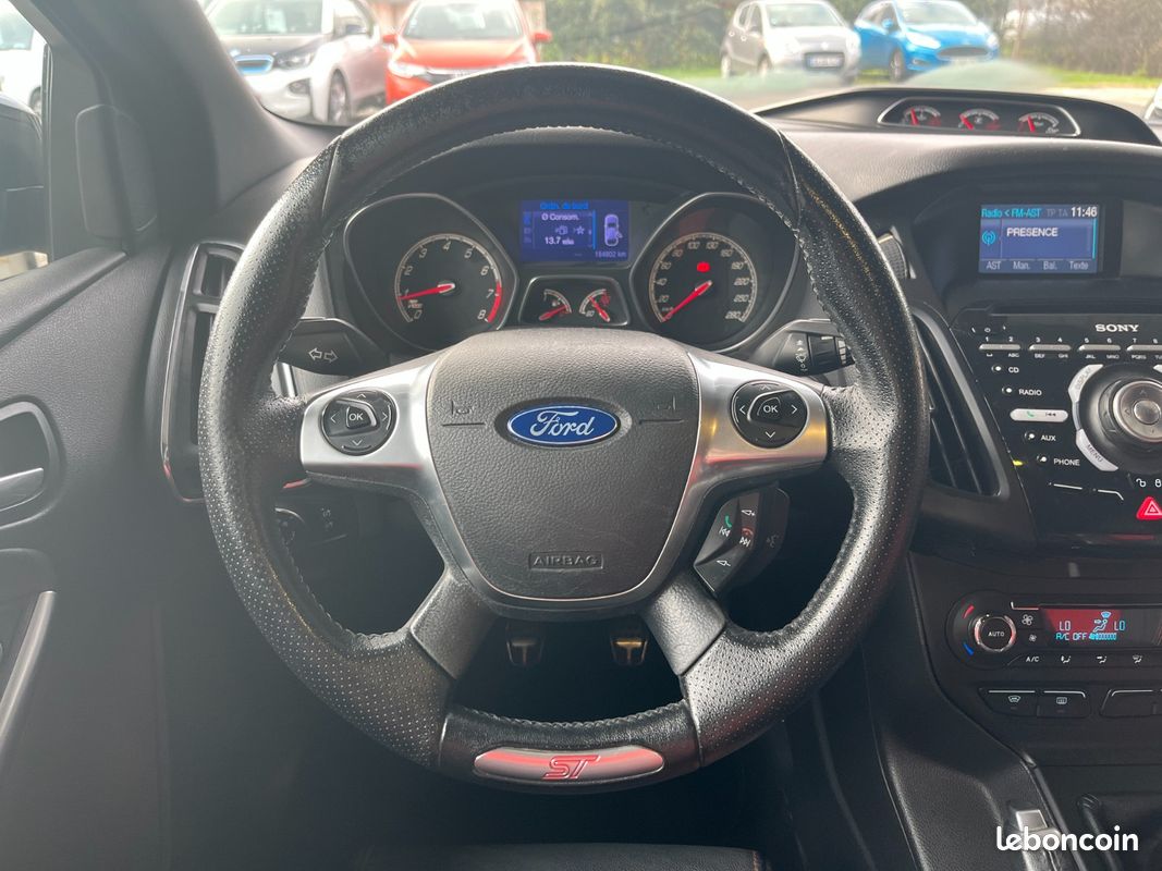FORD FOCUS ST 2.0 SCTi 250 CV EcoBoost + SIÈGES CHAUFFANTS RECARO + BLUETOOTH + RADAR DE RECUL (image 14)