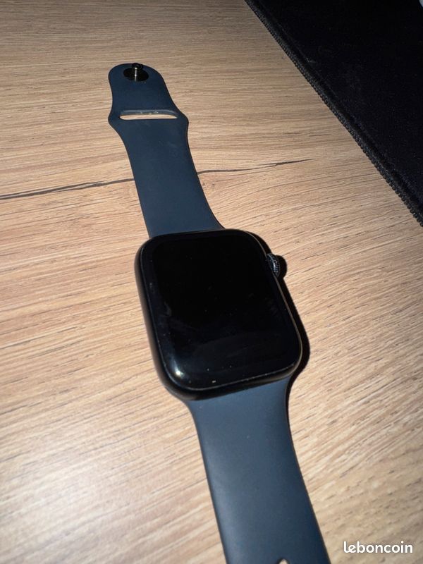 Apple Watch SE 2 44mm (image 1)