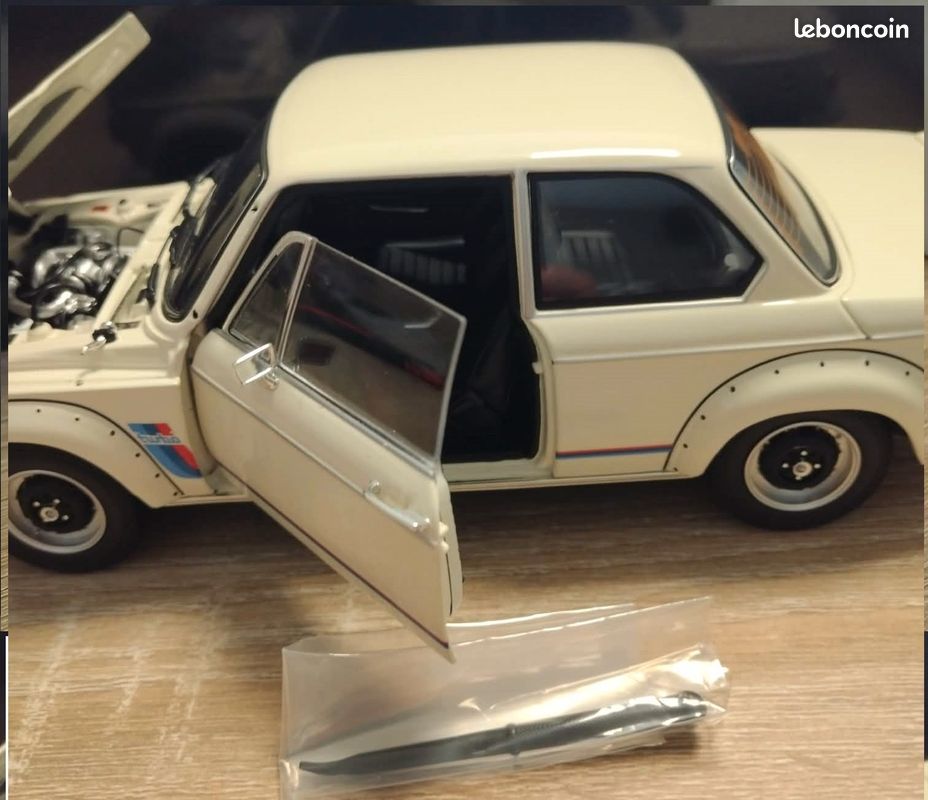 KYOSHO BMW 2002 TURBO 1/18 EN BOITE AR C10