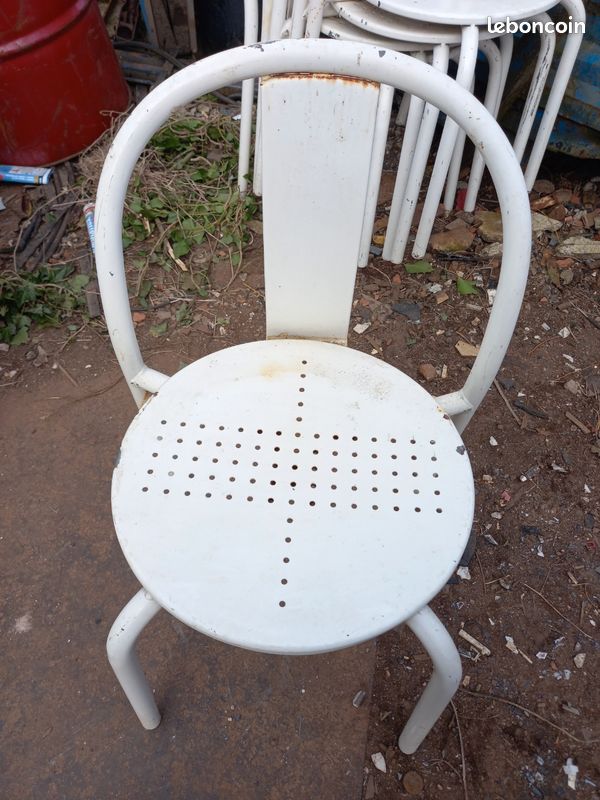 Chaise en fer (image 1)