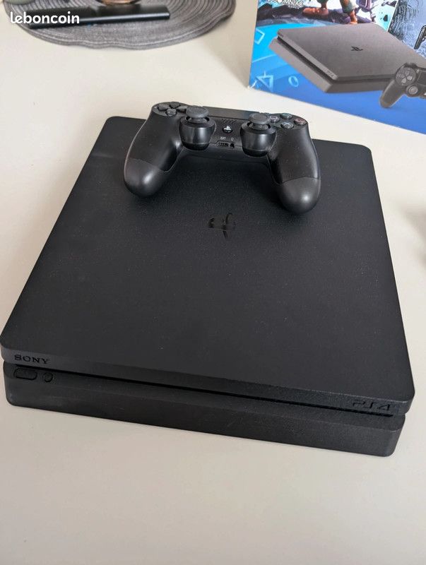 PlayStation 4 (image 4)