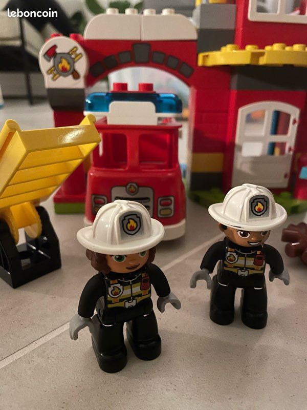 Duplo 10903 La caserne de pompier (image 3)