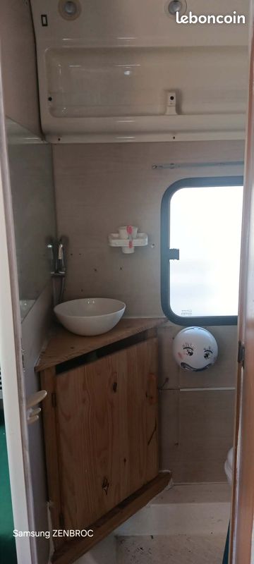 Camping-car Holidays Fiat Ducato 2.5D 1999 – 235 000 km – 5 couchages – Panneau solaire 260 W (image 13)
