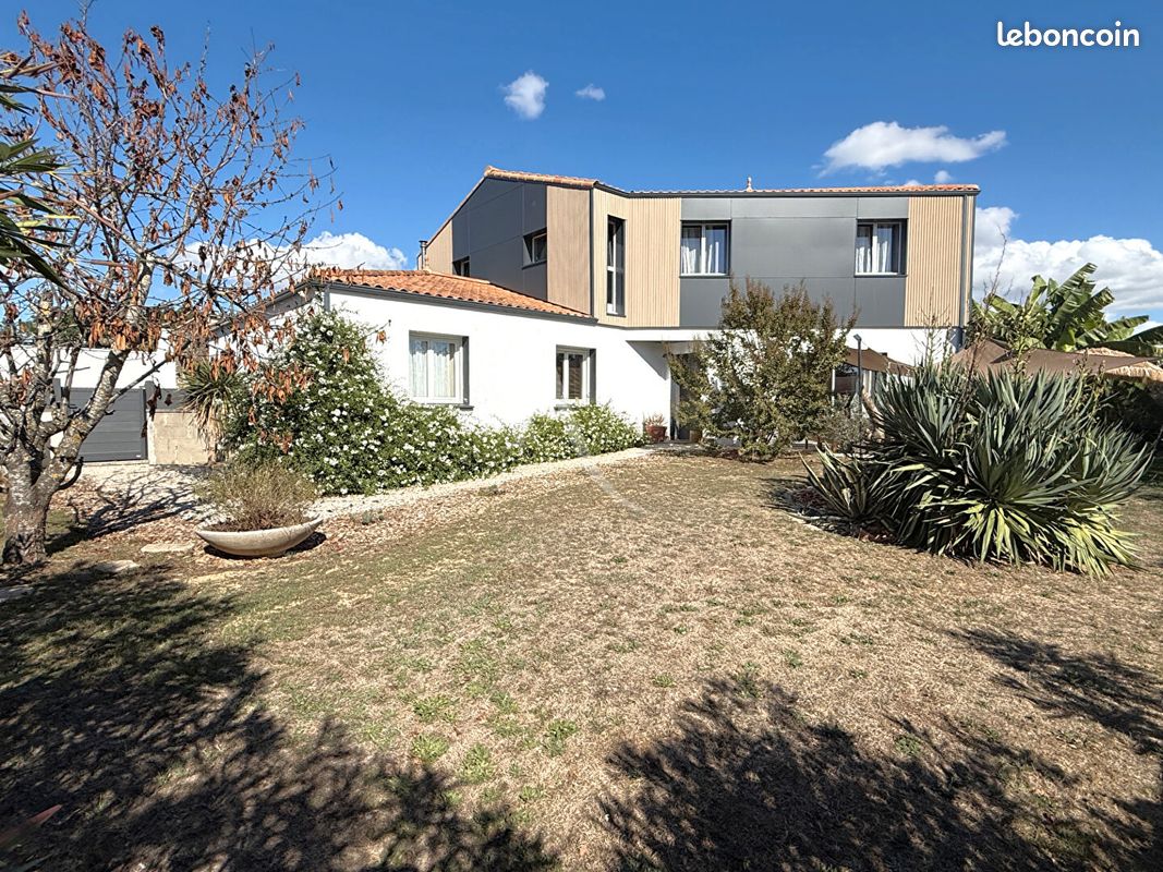 Maison 7 pièces 216 m² · aux Achards · 216 m² · 535 000 €