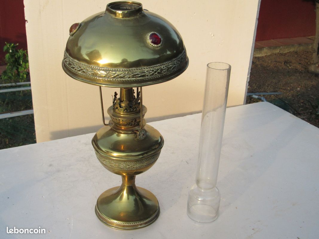 Lampe a pétrole en cuivre chapeau perles de couleurs (image 1)