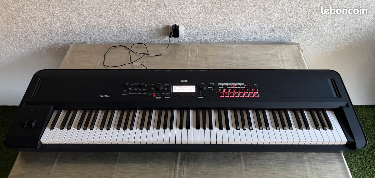 Korg Kross 2 88 touches – Garantie jusqu’en octobre 2027 – État proche du neuf (image 1)