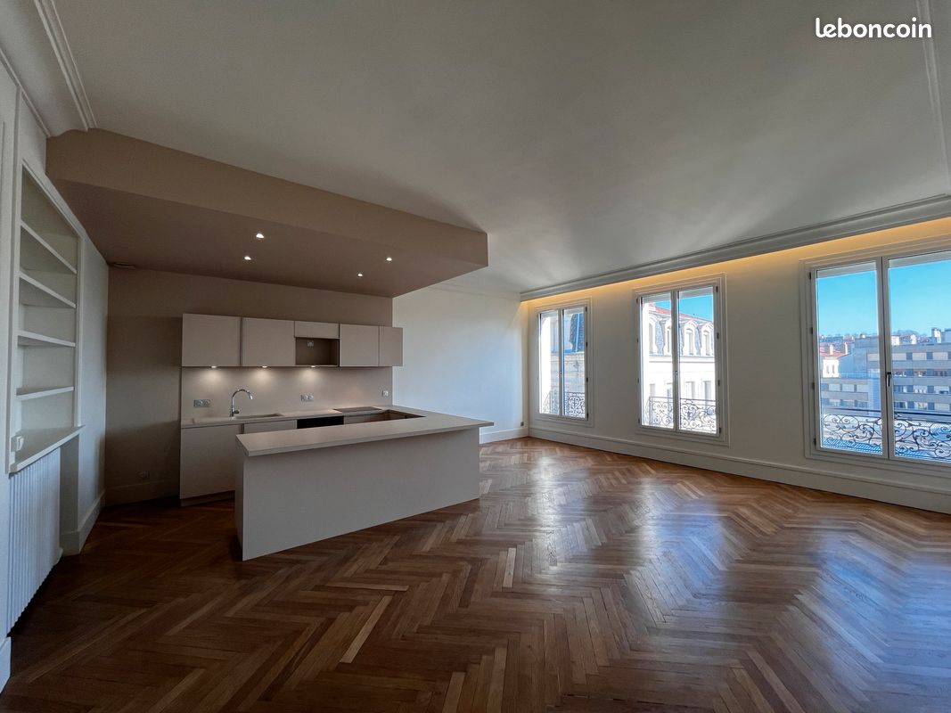 Parking 3 pièces 114 m² · à Saint-Étienne · 114 m² · 1 525 €/mois