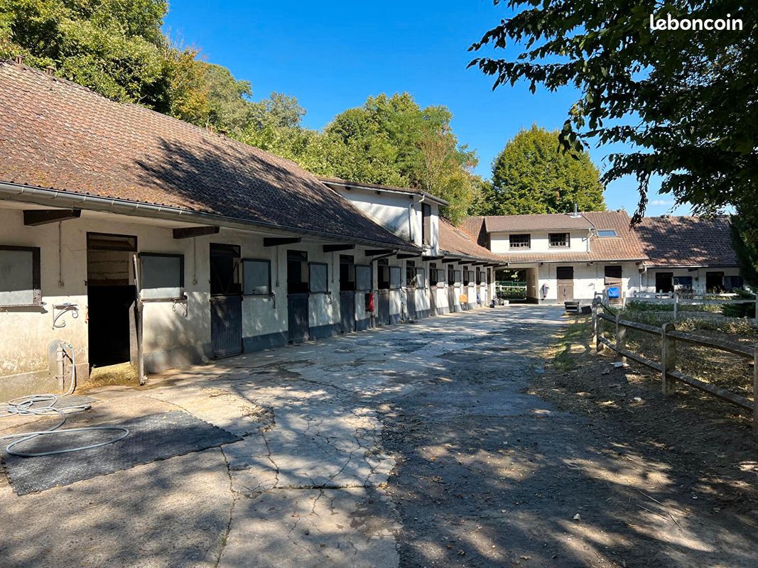Maison 12 pièces 450 m² · à Lamorlaye · 450 m² · 795 000 €