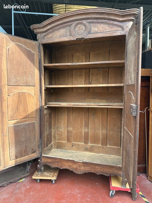 Grande armoire d’époque, Louis XIV, Marterie Louis XV a restaurer (image 7)