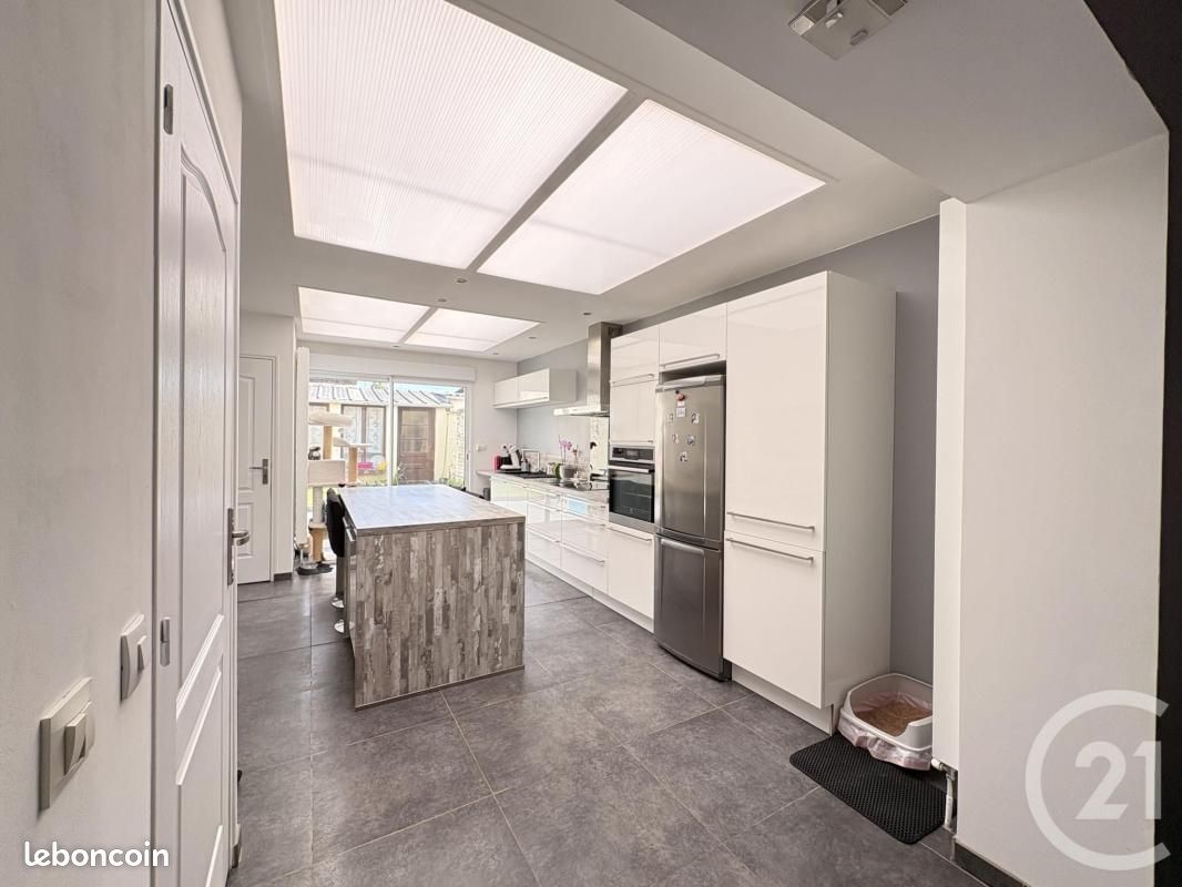 Maison 3 pièces 79 m² · à Croix · 79 m² · 230 000 €